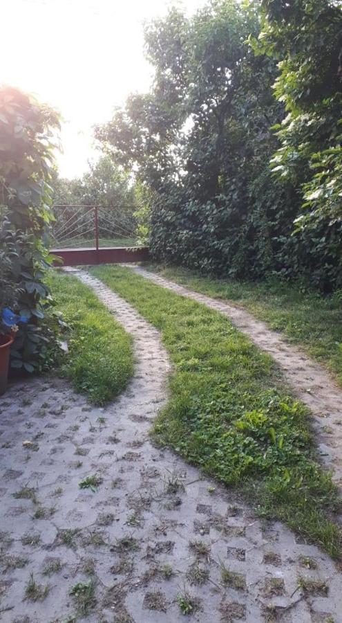 Kerekparos Es Zarandok Vendeghaz Villa Apostag Luaran gambar