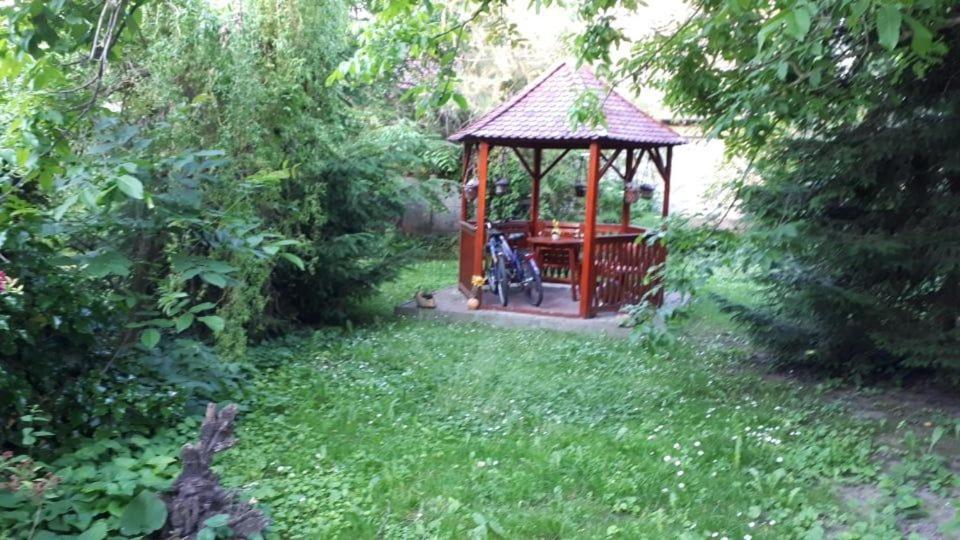 Kerekparos Es Zarandok Vendeghaz Villa Apostag Luaran gambar